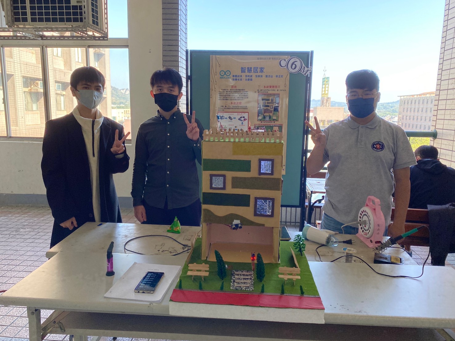 LINE_ALBUM_111學年度專題展_230104_32
