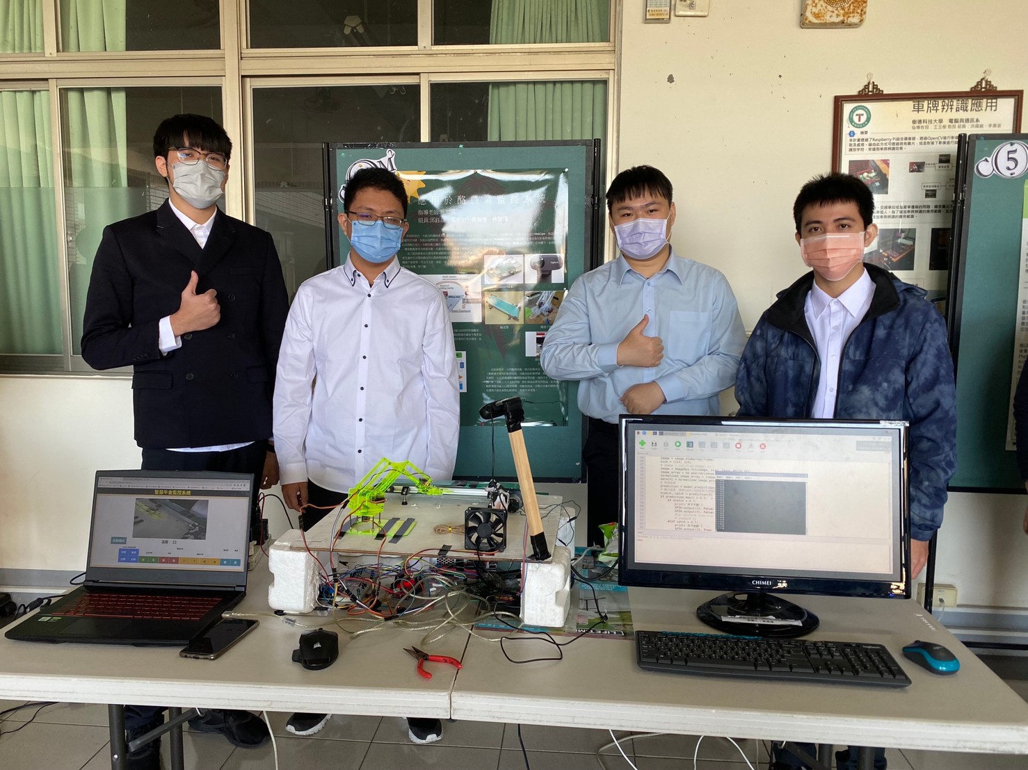 LINE_ALBUM_111學年度專題展_230104_34