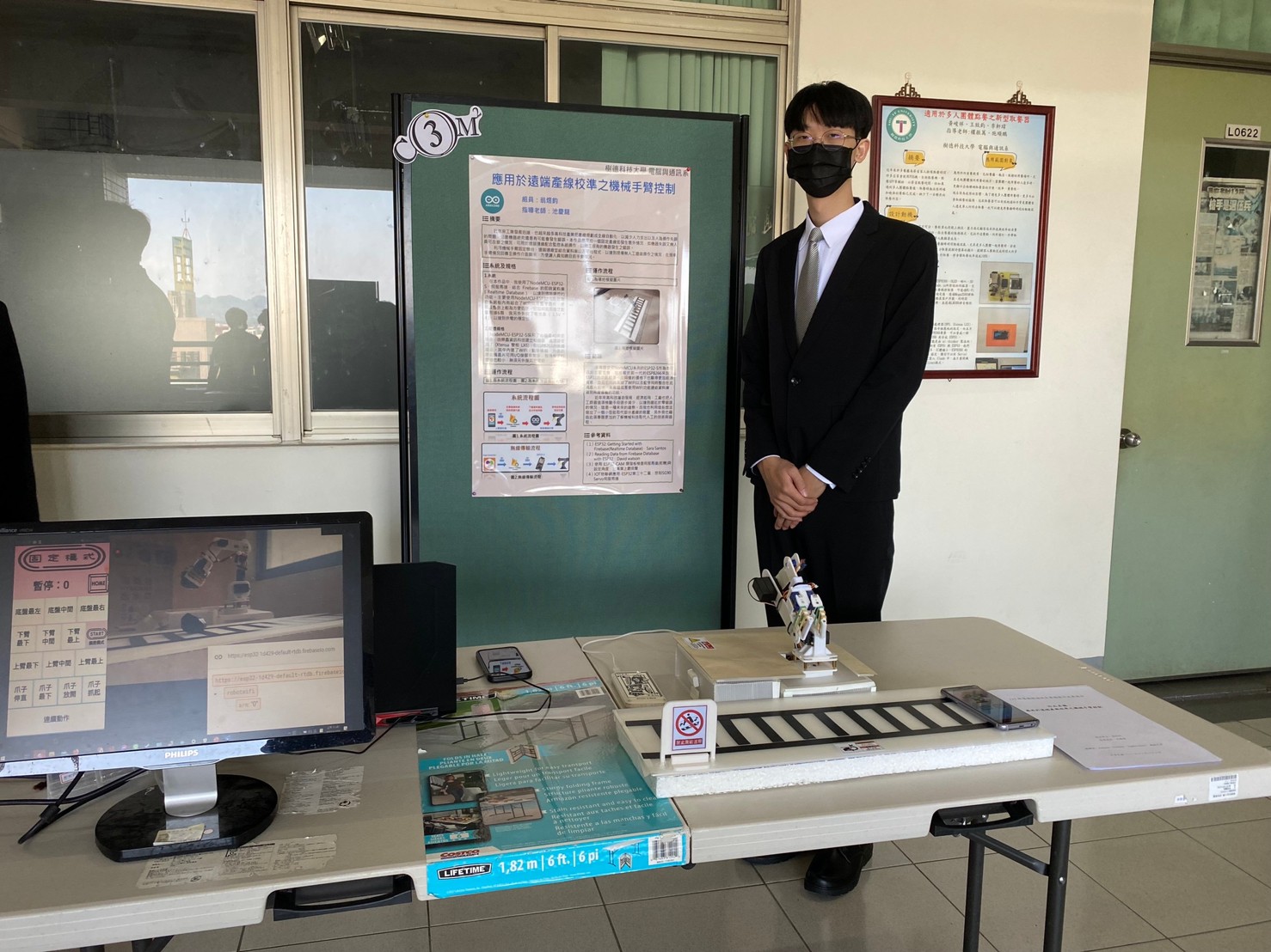 LINE_ALBUM_111學年度專題展_230104_36